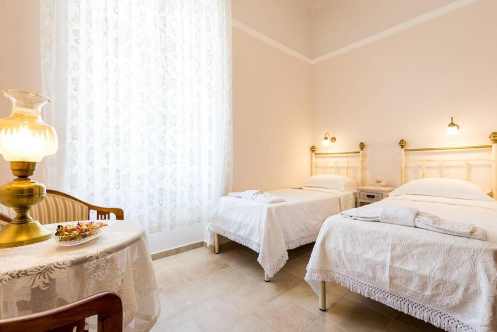 Neoclassical Flat With 2 Bedrooms In Pireu Exterior foto