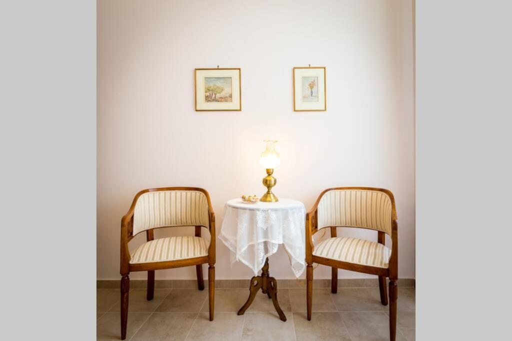 Neoclassical Flat With 2 Bedrooms In Pireu Exterior foto