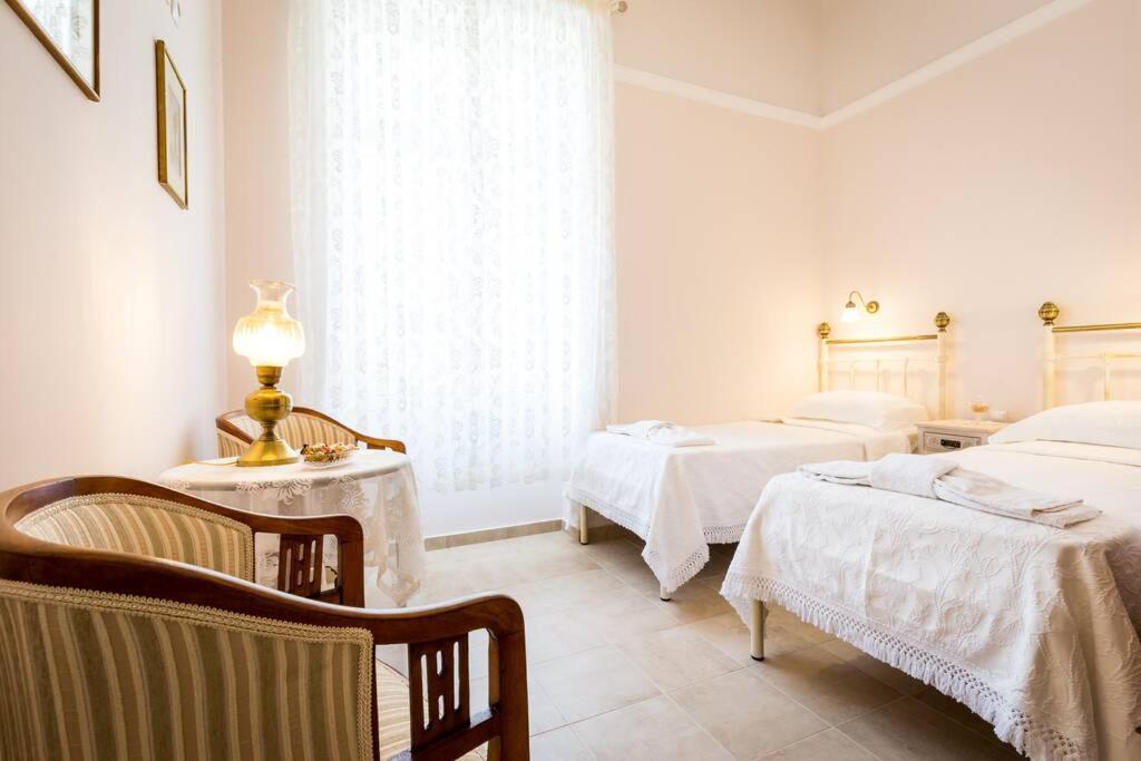 Neoclassical Flat With 2 Bedrooms In Pireu Exterior foto