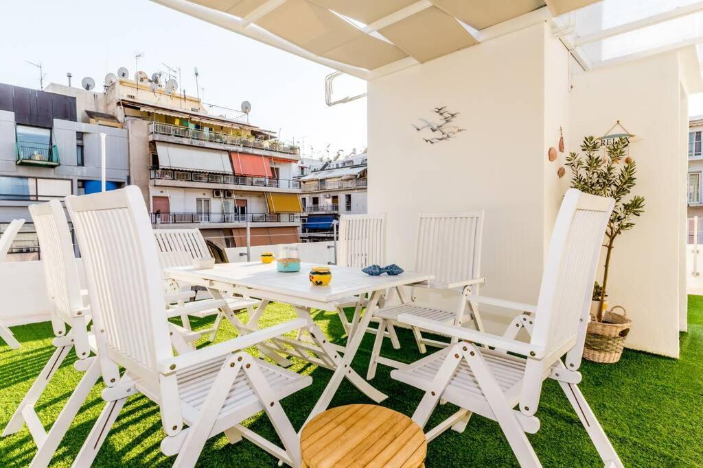 Neoclassical Flat With 2 Bedrooms In Pireu Exterior foto